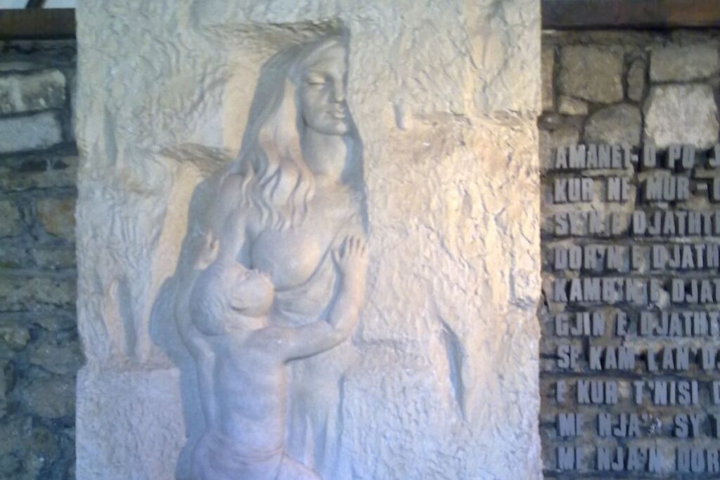 The artwork symbolizes the legend of Rozafa and her sacrifice for the stability of Rozafa Castle.